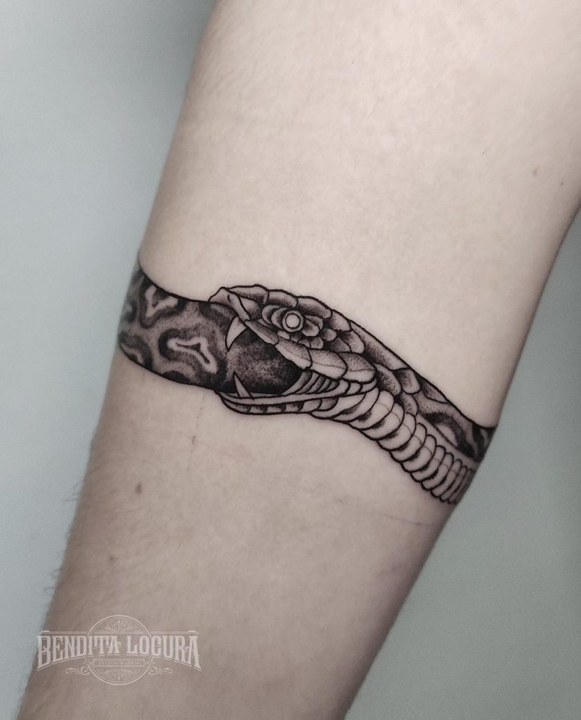 tatuaje serpiente brazalete