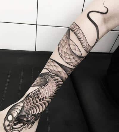tatuaje serpiente antebrazo