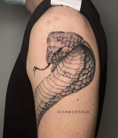 tatuaje serpiente hombro