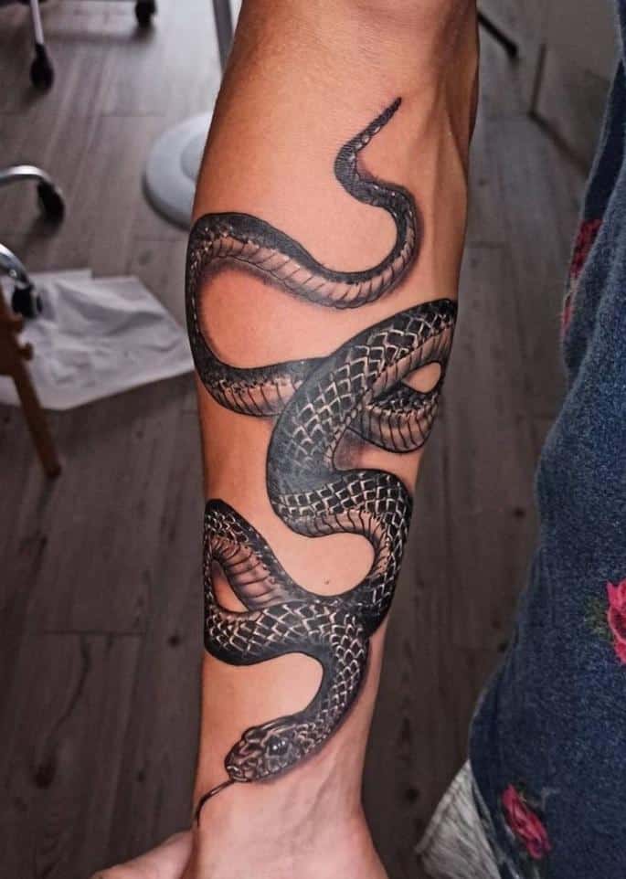 tatuaje serpiente realista