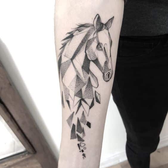 tatuaje caballo geométrico