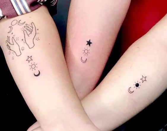 tatuaje hermanas gemelas