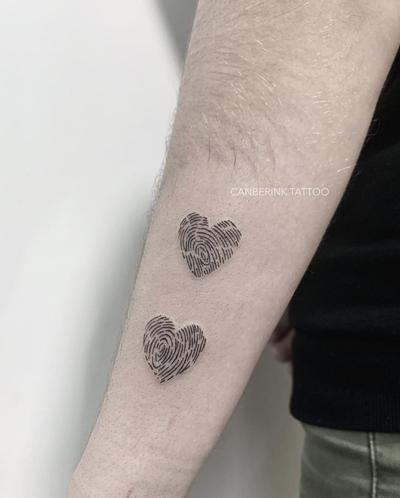tatuaje corazones hermanas