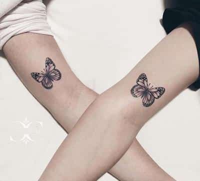 tatuaje hermanas mariposa