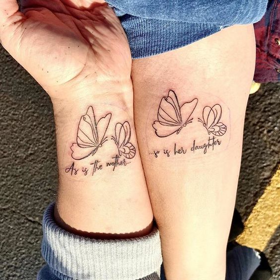 tatuajes madre e hija mariposa