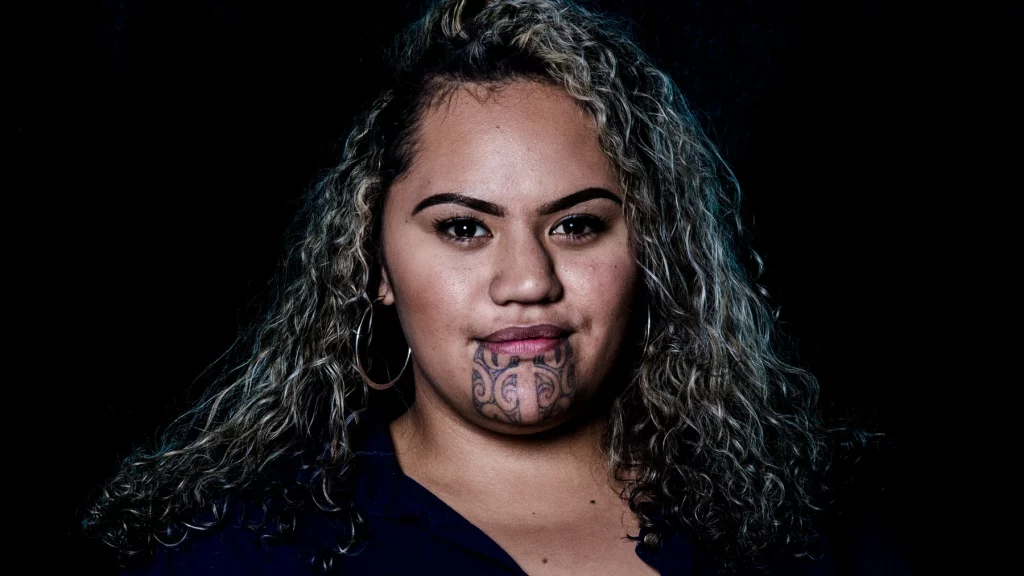 tatuajes maoríes cara