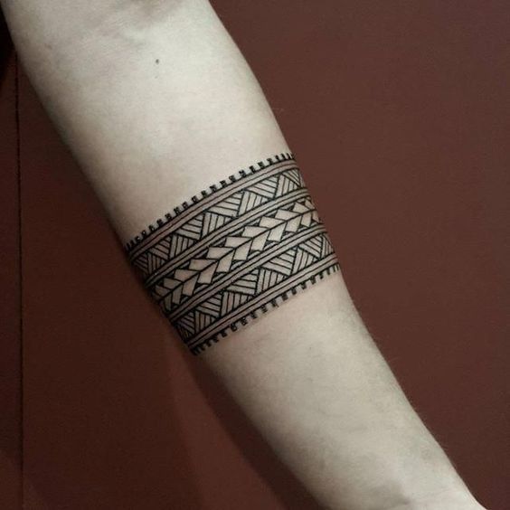 tatuajes maoríes brazalete