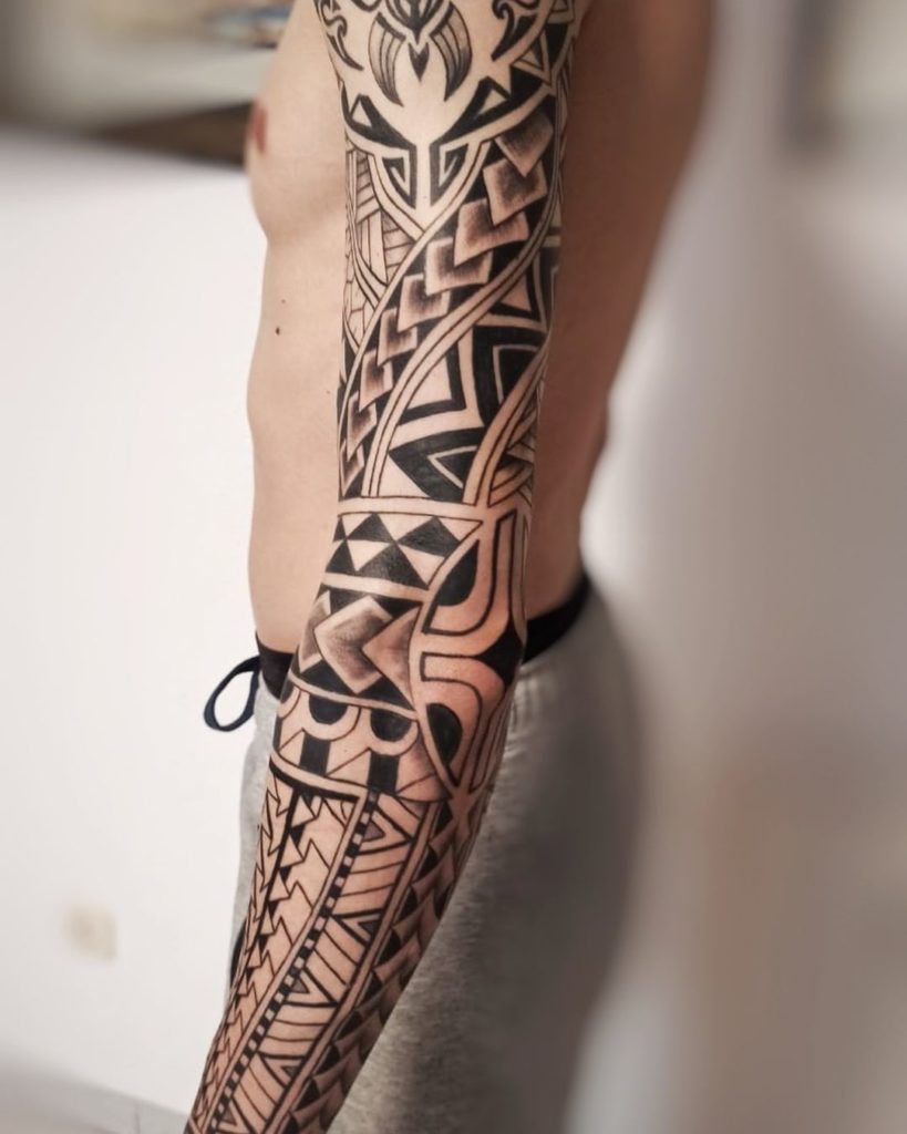tatuajes maoríes brazo