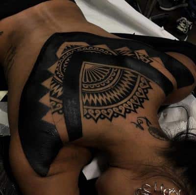 tatuajes maoríes espalda