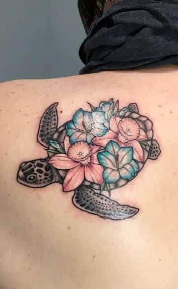 tatuajes tortugas flores