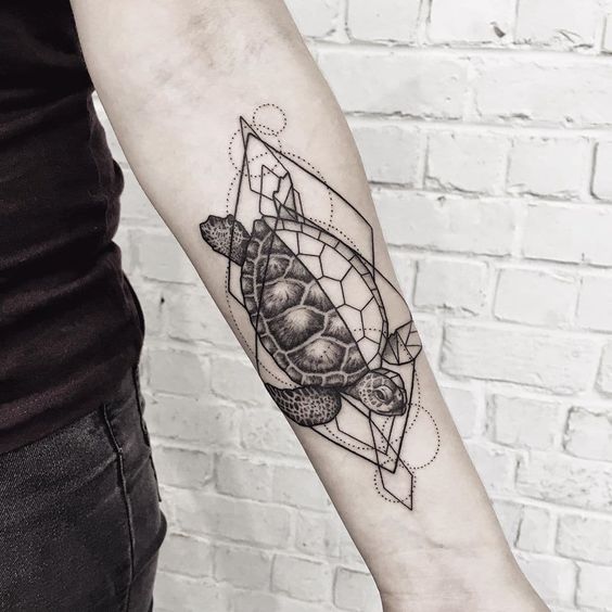 tatuaje tortuga geométrica