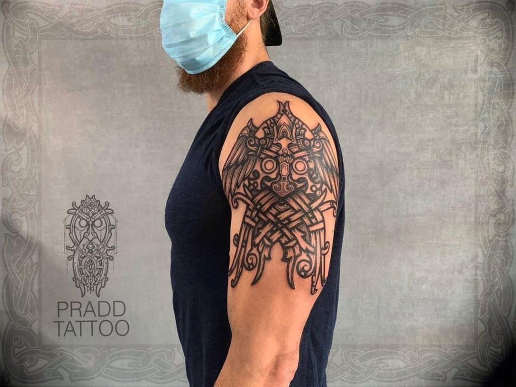 tatuaje tribal hombro