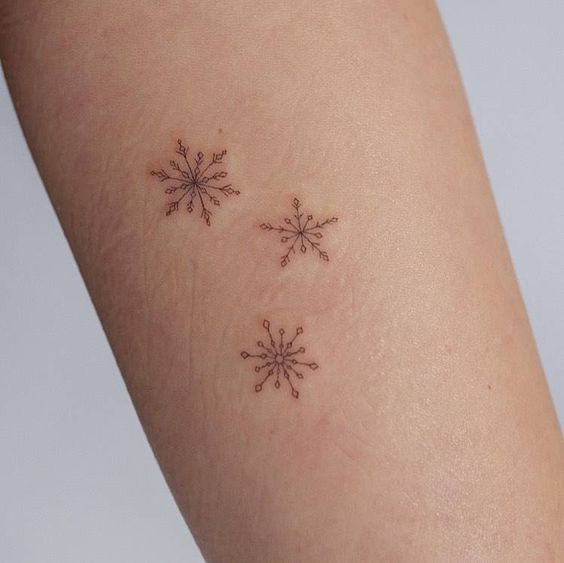 tatuajes copo de nieve pequeños