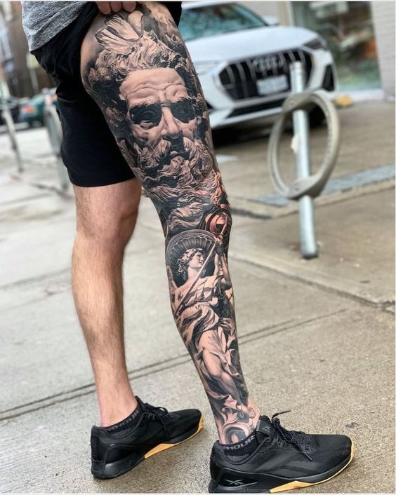 tatuaje poseidón pierna