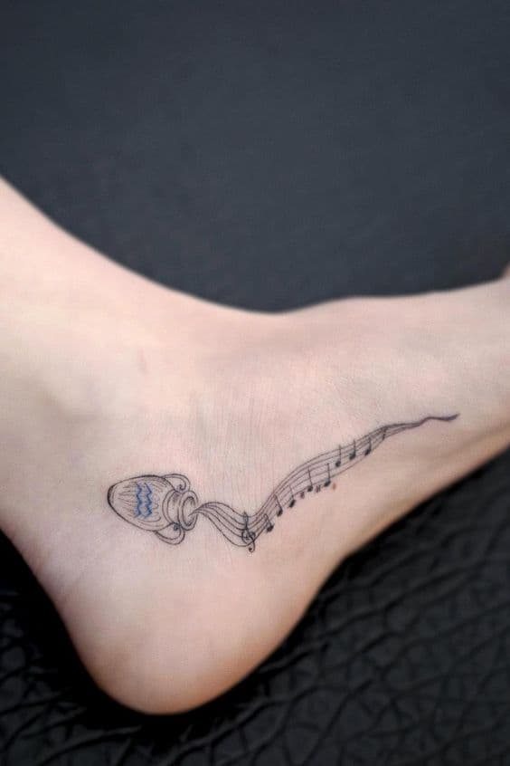 tatuaje acuario cántaro