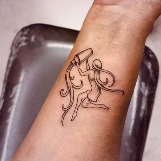 tatuaje acuario brazo