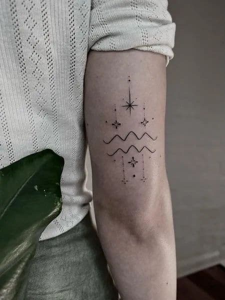 tatuaje acuario minimalista