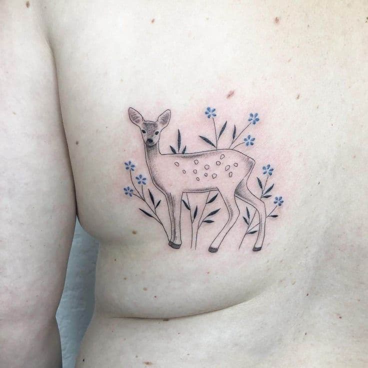 tatuaje ciervo flores