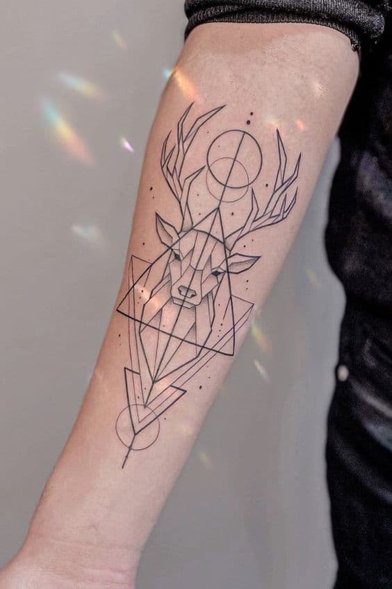 tatuaje ciervo geométrico