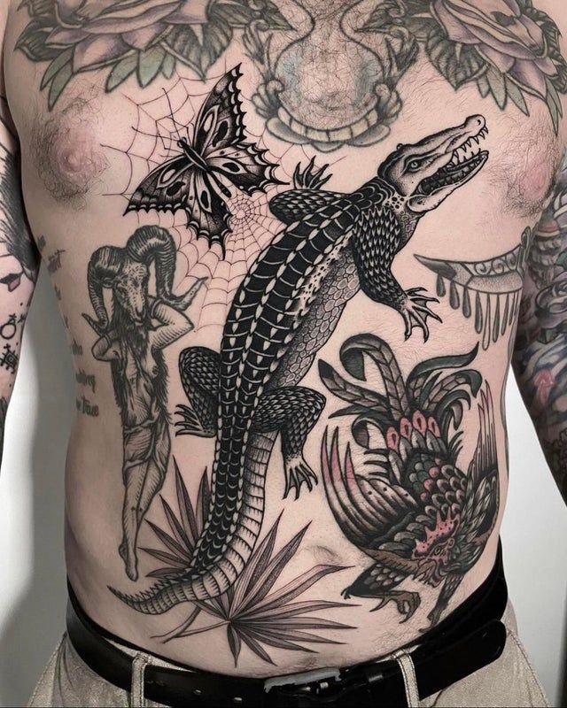 tatuaje cocodrilo pecho