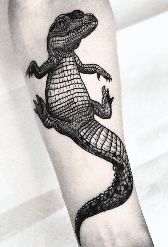 tatuaje cocodrilo blanco y negro