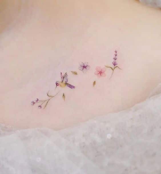 tatuaje de colibrí fineline