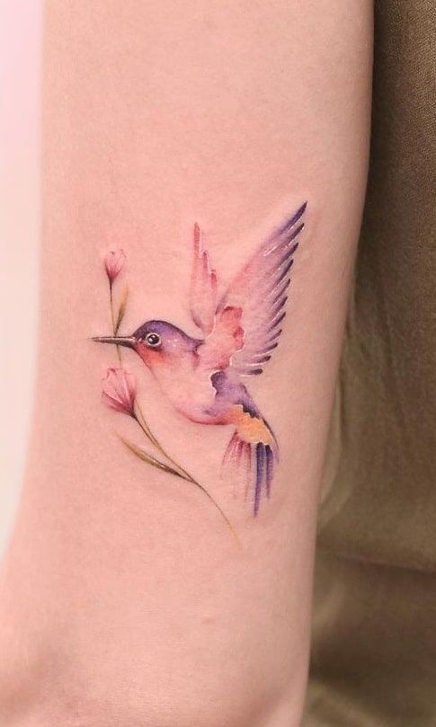 tatuaje de colibrí pequeño