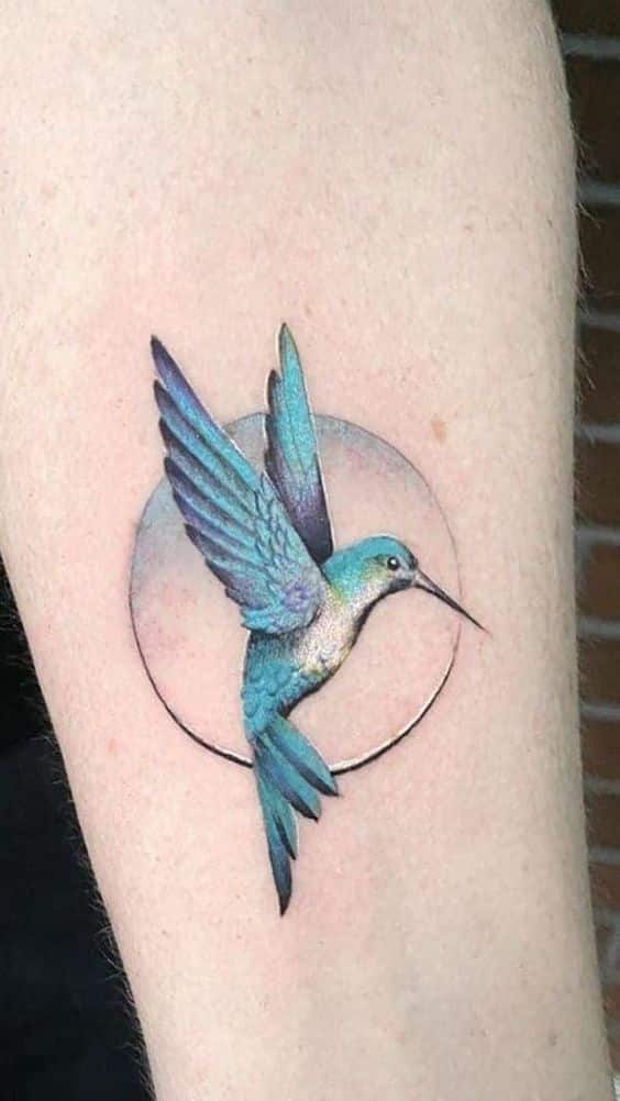 tatuaje de colibrí azul