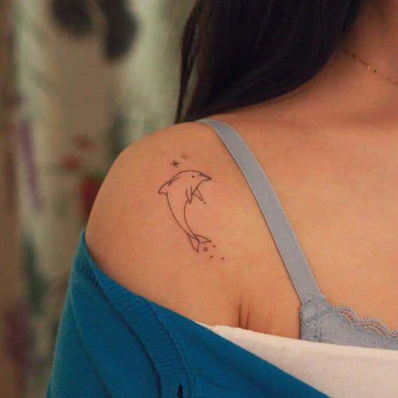 tatuaje delfín minimalista