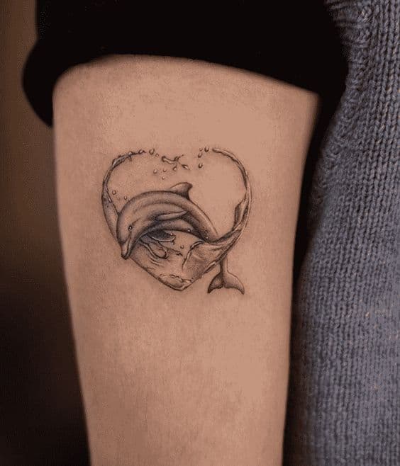 tatuaje delfín corazón