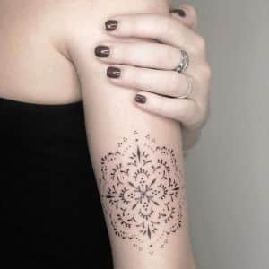 tatuaje flor de la vida ornamental