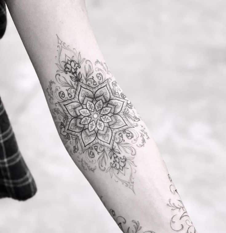 tatuaje flor de la vida brazo