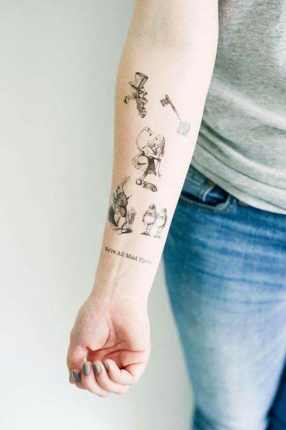 tatuajes alicia en el país de las maravillas microrealismo