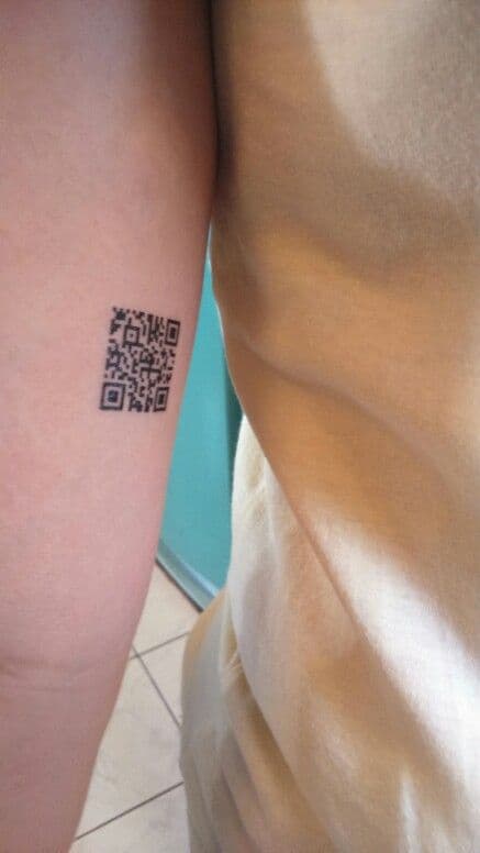 tatuajes códigos de barras qr