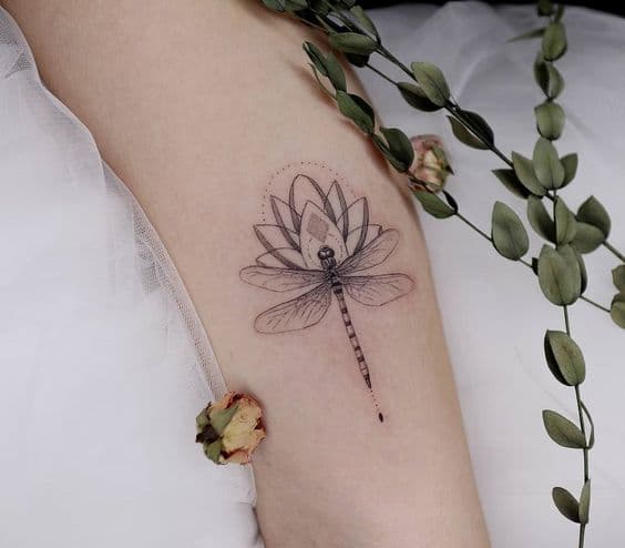 tatuajes de libélulas mandala