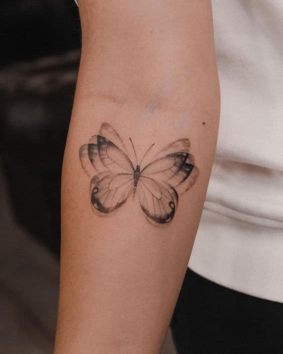tatuajes de libélulas y mariposas