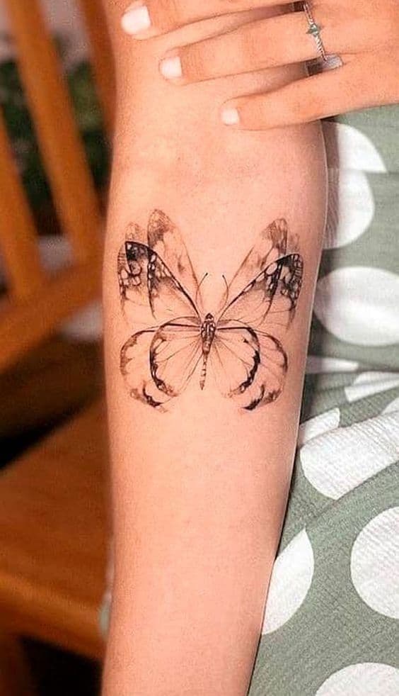 tatuajes de libélulas y mariposas
