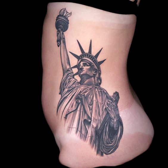 tatuajes estatua libertad realista