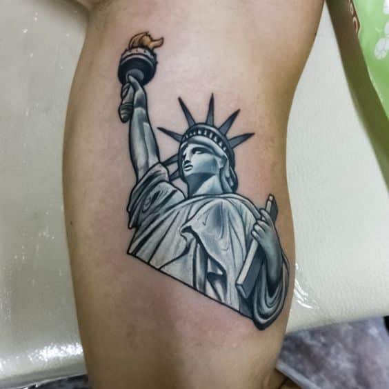 tatuajes estatua libertad color