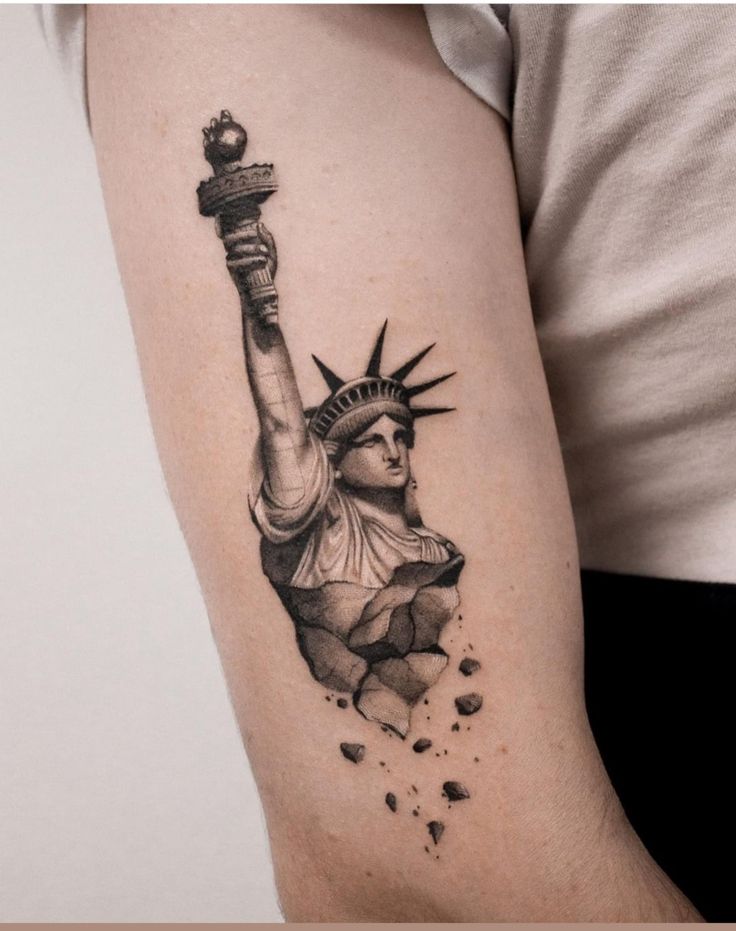 tatuajes estatua libertad antorcha