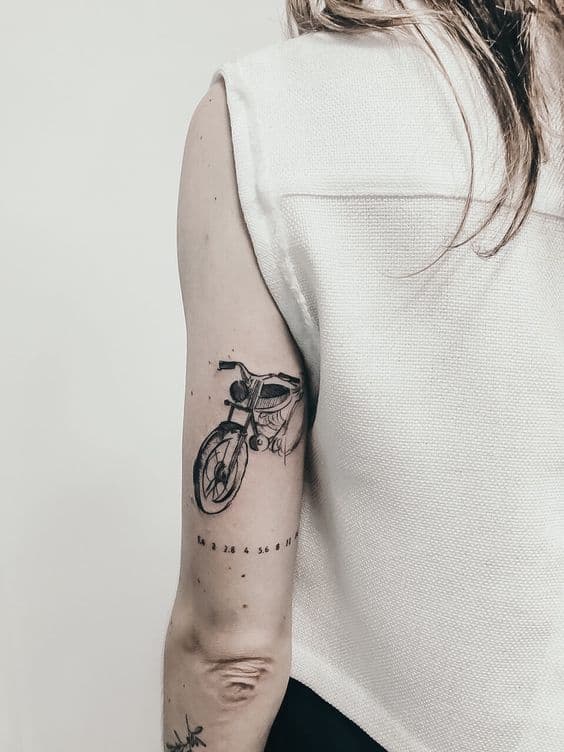 tatuaje motos pareja