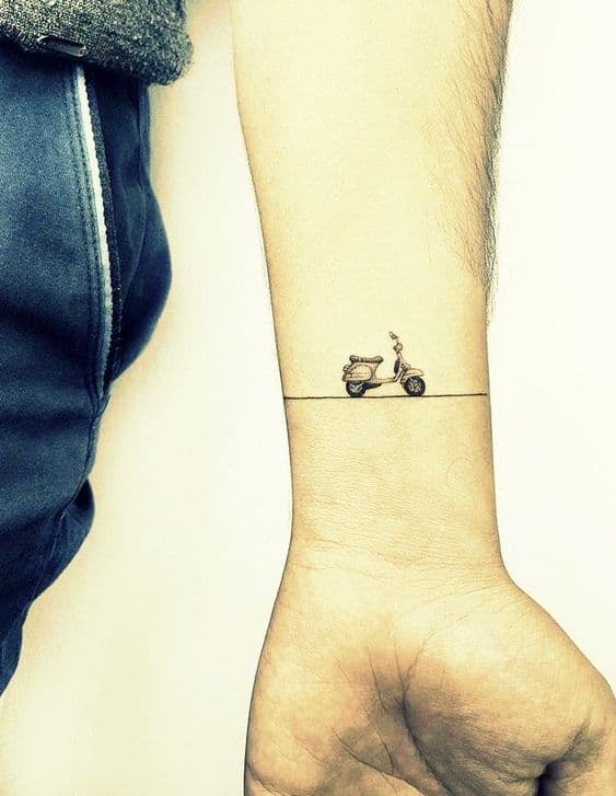 tatuaje moto pequeño