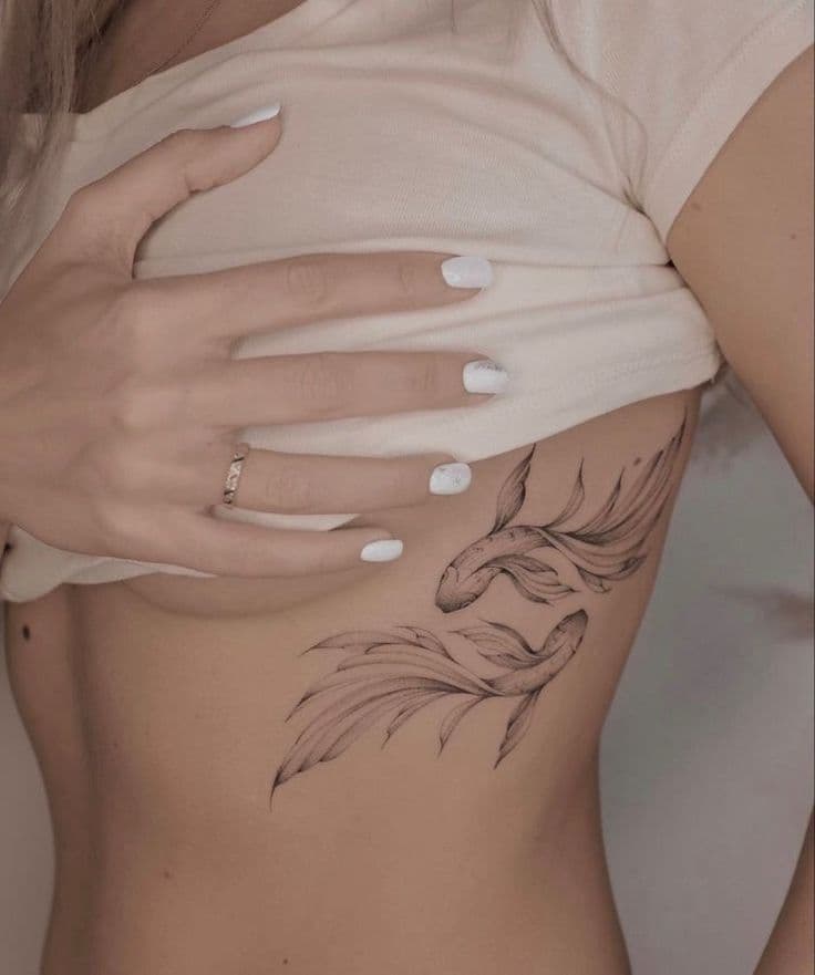 tatuaje minimalista piscis