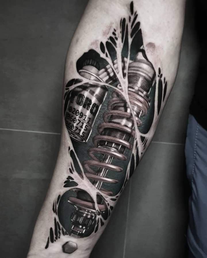 tatuajes biomecánicos brazo