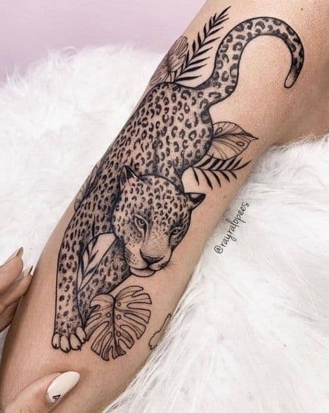 tatuajes leopardo blackwork